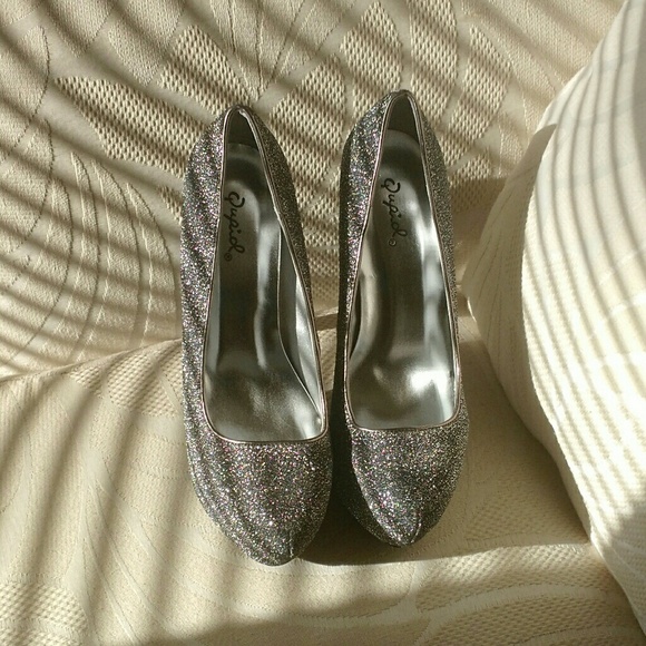 SILVER SPARKLY PUMPS - Picture 3 of 6